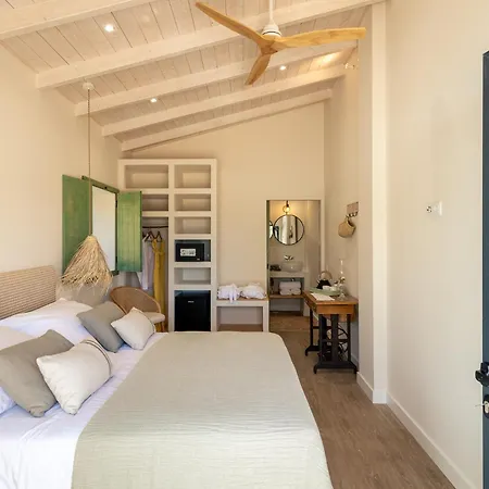 Alfarrobeiras Nature -agroturismo Lantgård *